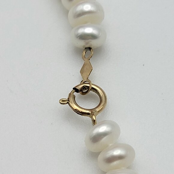 Vtg. MA  White Freshwater Cultured Pearl Beaded Necklace 10K Gold Clasp 18"-5mm - Picture 4 of 8